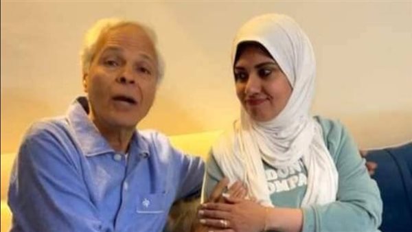 ما القصة؟.. محمود عامر ينهار من البكاء على الهواء بعد أيام من زواجه | فيديو