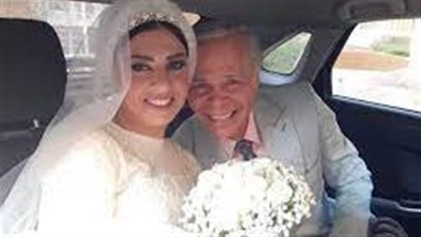 بتقولي عندك فرط حركة.. محمود عامر: زوجتي رجعتني شباب في سن العشرين | شاهد