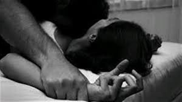 قتلاه على سريره واحتفلا بممارسة الرذيلة.. حكاية المرأة اللعوب والمزارع العشيق