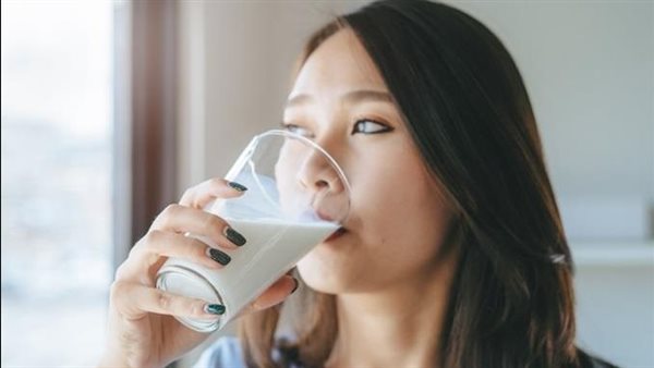 مفاجأة كارثية.. احذر وضع الحليب فى باب الثلاجة لهذا السبب