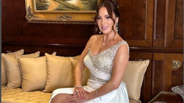 مع حسن الرداد.. نرمين الفقي تثير الجدل بسبب ملابسها | شاهد