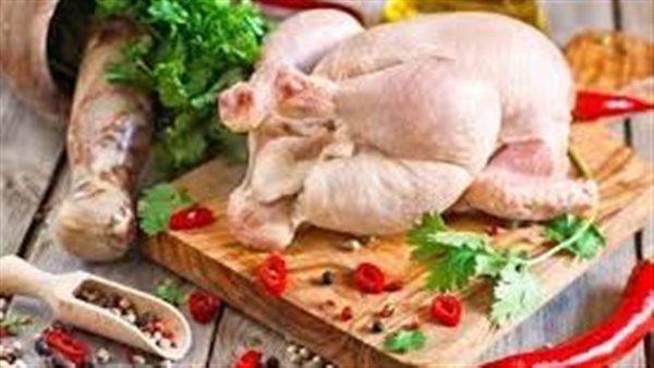 خلي بالك.. طبيبة تفجر مفاجأة عن الدجاج غير الصالح للاستخدام