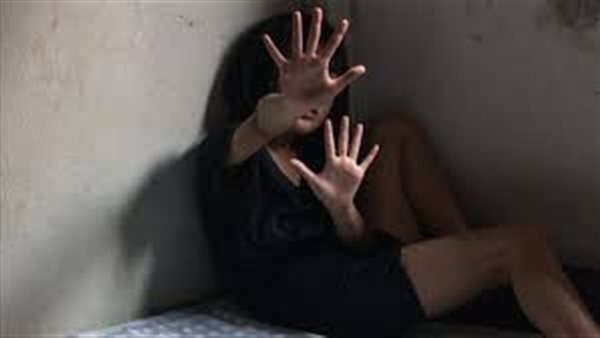 صمغ وعض وإغراق.. تفاصيل صادمة عن وصلة تعذيب استمرت ساعتين للطفلة ضحية العشيق والأم بالإسكندرية