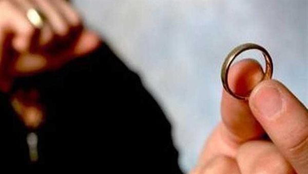 بيطفي نور الشقة كلها واحنا مع بعض.. جميلة تطلب خلع زوجها في محكمة الأسرة 