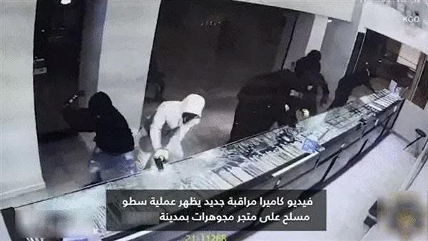 بعد إثارتها الجدل.. حقيقة صورة الملثمين الـ 6 في القاهرة 