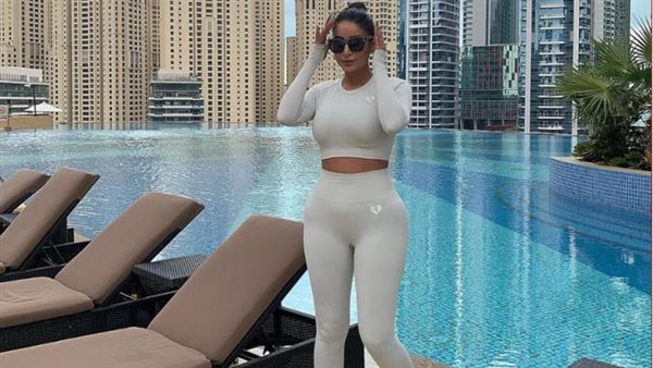  جمبسوت جريء.. جوري بكر تثير الجدل بهذه الإطلالة | شاهد 