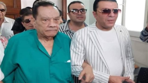 ربنا ينتقم منهم.. لحظة بكاء مصطفى كامل على الهواء بسبب مأساة حلمي بكر | فيديو