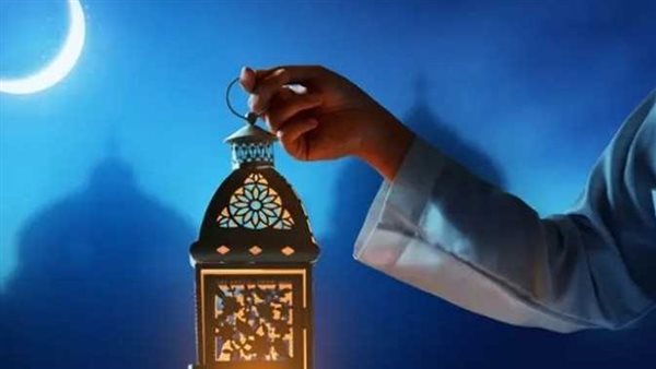 في أول الأذان أم ننتظر الشهادة.. متى نمتنع عن الأكل والشرب على السحور؟