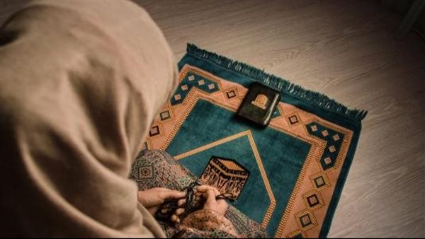 أفضل وقت للدعاء بشهر رمضان.. كيف تصلي صلاة التراويح بالمنزل؟