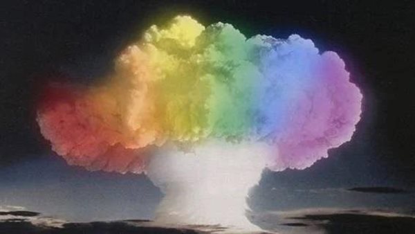 قنبلة المثلية.. ما هو السلاح الأمريكي الذي يحول جيش الخصم إلى شواذ؟