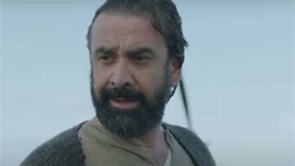 خاموش باش دريا.. سر كلمات كريم عبدالعزيز التي أسكتت البحر في الحشاشين