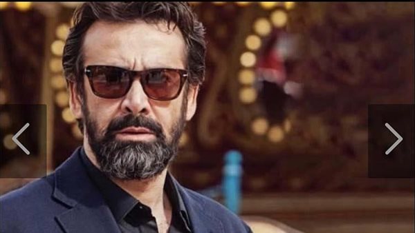 منهم حلمي والسقا.. كيف تسبب كريم عبدالعزيز في إصابة 29 شخص بالكورونا؟ | شاهد