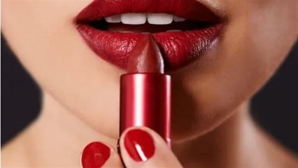 الإفتاء تجيب.. هل أحمر الشفاة في نهار رمضان يفسد الصيام؟