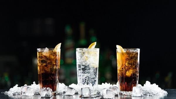 كارثة صحية.. هذا ما يحدث لجسمك عند كسر صيامك على مشروبات غازية