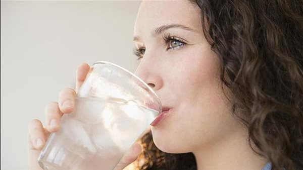 أخصائي تغذية يُجيب..ما هو أفضل وقت لشرب الماء قبل السحور؟ | فيديو