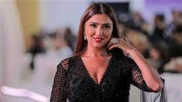 بالأحمر المطرز.. مي عمر تثير الجدل بإطلالة رمضانية في السحور | شاهد