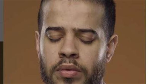 أثار تفاعلا كبيرا.. أدهم النابلسي يؤم المصلين في صلاة التراويح | شاهد