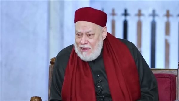 رد ناري من علي جمعة.. إيه حكم الشخص العصفورة فى العمل؟