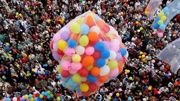 بعض الدول تتحرى الهلال الإثنين.. موعد عيد الفطر 2024 في مصر والدول الإسلامية