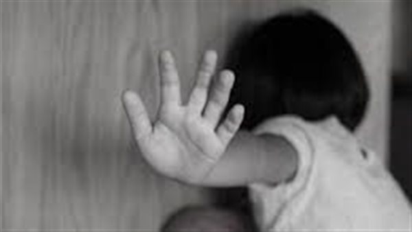 عذبها ساعتين حتى الموت.. تفاصيل الحكم بالإعدام لقاتل طفلة عشيقته والمؤبد لوالدتها بالإسكندرية