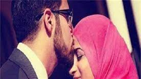 الإفتاء تجيب.. هل تقبيل الزوجة أو لمسها يفسد الاعتكاف في العشر الأواخر من رمضان؟