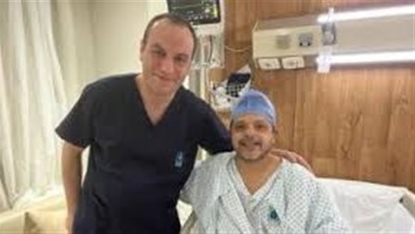 بعد تداول صورته داخل المستشفى.. تفاصيل الحالة الصحية للفنان محمد هنيدي