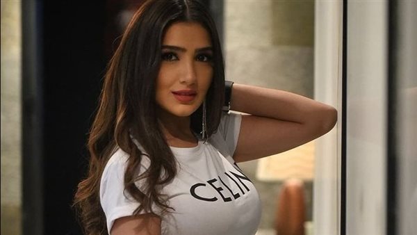 كأنها هندية.. فستان مي عمر يثير الجدل على إنستجرام | شاهد