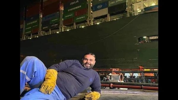 تنبأ بموته ثم أنهى حياته.. القصة الكاملة لرحيل أحمد عزت بطل تعويم السفينة إيفرجيفين