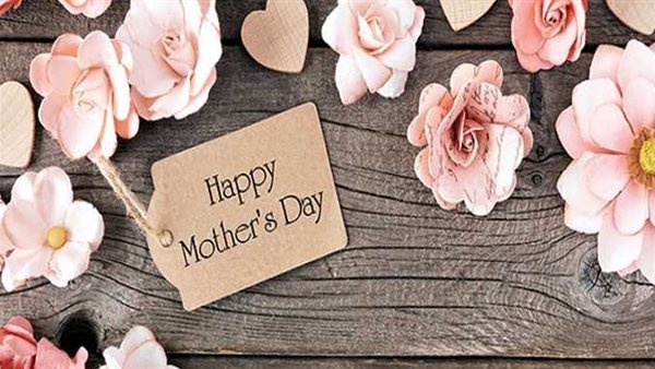 الحب الذي لا يعوض.. أجمل عبارات التهنئة بعيد الأم