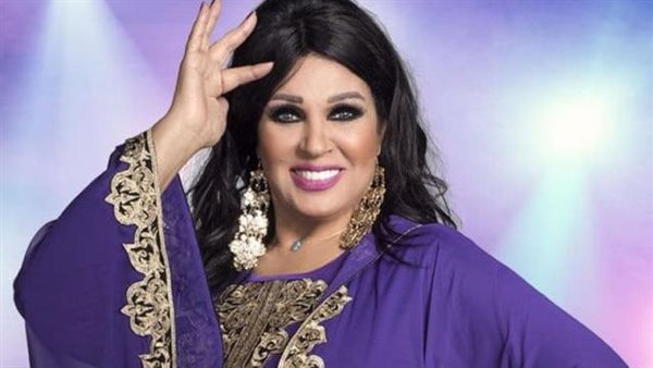 عباية ولا فستان.. إطلالة مثيرة للجدل للفنانة فيفي عبده | شاهد