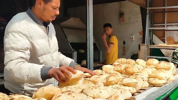 التموين تكشف حقيقة توقف المخابز عن العمل في عيد الفطر المبارك | فيديو