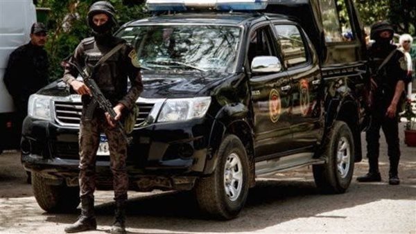 وهو خارج من مدينة الإنتاج.. تفاصيل مثيرة في ضرب مذيع بقناة شهيرة وسرقة سيارته