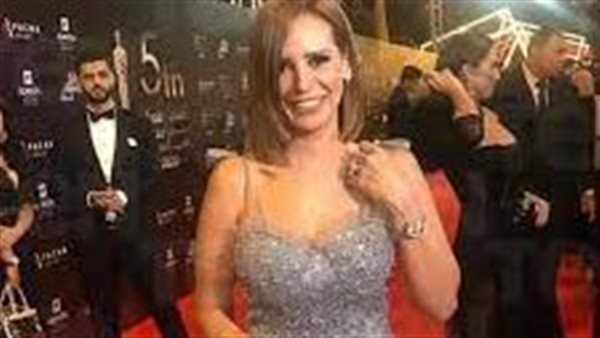 بلون الجسم.. إطلالة إيمان العاصي تثير الجدل | شاهد