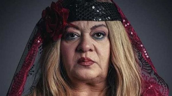  سترة العترة.. سر احتشاد جمهور العتاولة أمام منزل فريدة سيف النصر | فيديو