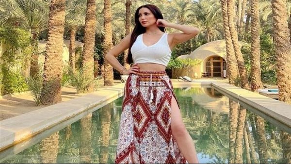 ملابس جريئة.. نسرين طافش تشعل السوشيال ميديا بهذه الإطلالة | شاهد