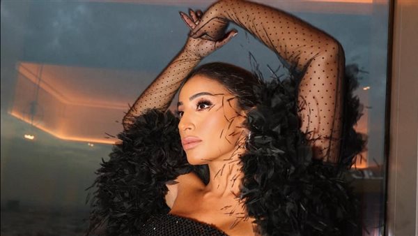 أسعار خرافية.. إطلالات الفنانات بالعيد تثير الجدل بالسوشيال ميديا | شاهد