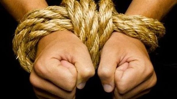 صوروه عاريًا.. تفاصيل الحكم على المتهمين باختطاف مواطن وسرقته بالقليوبية 