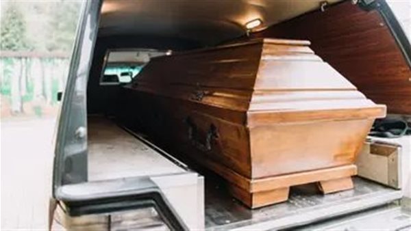 الكشف الطبي يوضح الحقيقة.. القصة الكاملة لتحرك جثمان سيدة متوفاة خلال صلاة الجنازة بالغربية | فيديو