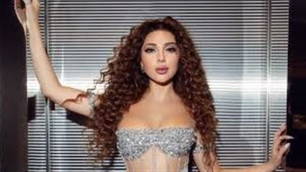 فستان جريء.. ميريام فارس تثير ضجة بهذه الإطلالة | شاهد