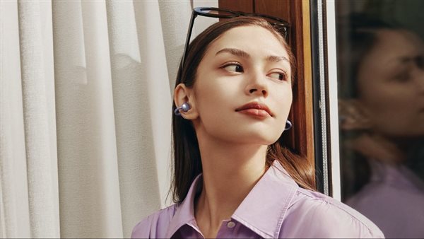 يلتقي الزوق مع الابتكار: تعيد هواوي تعريف سماعات الأذن المفتوحة من خلال HUAWEI FreeClip العصري