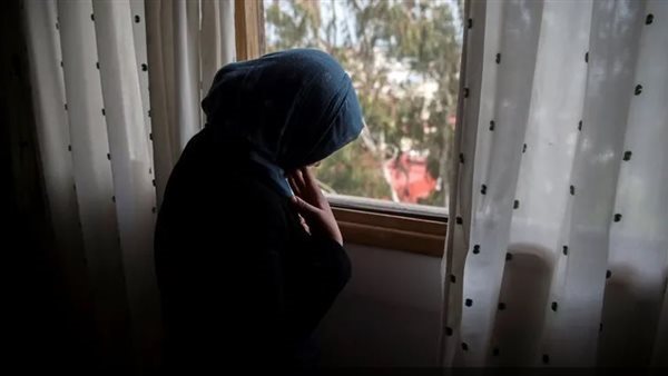 طلقته غيابيًا عند المأذون.. سيدة أربعينية تطالب زوجها بحقوقها الشرعية أمام محكمة الأسرة