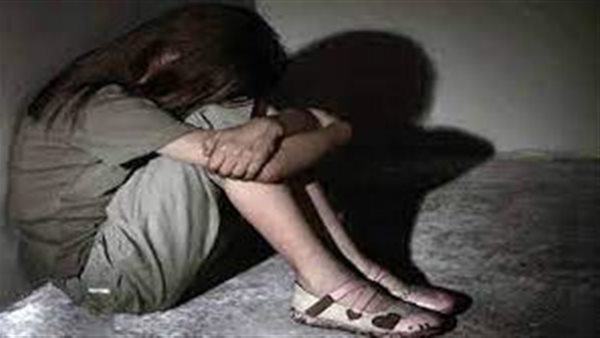 كيد الرجال.. حاول الانتقام من زوجته فاستغل عـ.رض ابنته بالوراق