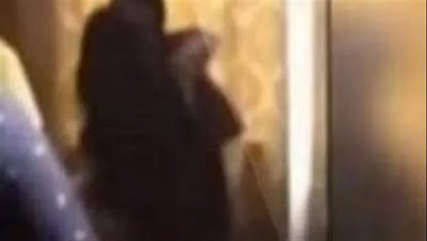 فيديوهات مخلة.. تفاصيل مثيرة في إحالة عامل هدد مدير ماركت شهير للجنايات