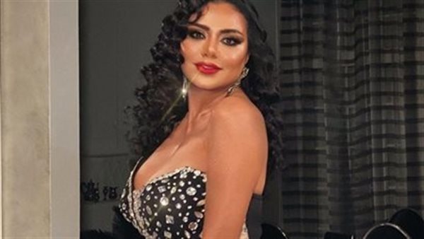 أغلى من مليون جنيه.. فستان رانيا يوسف يثير الجدل بالسوشيال ميديا | شاهد 