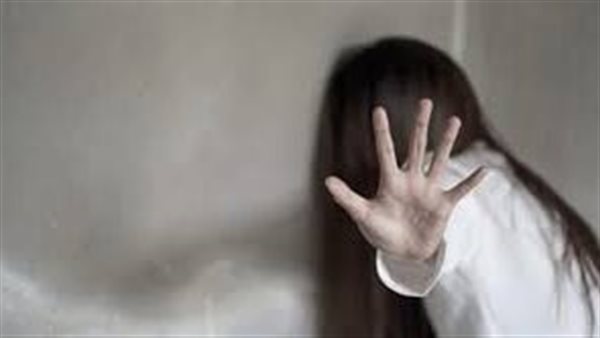 أب بلا رحمة.. سائق يجبر ابنته على ممارسة الحرام وملامسة مناطق حساسة بجسده في الجيزة