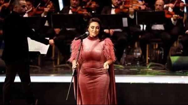 بيهددني.. تفاصيل اتهام المطربة مي فاروق لطليقها بالاعتداء عليها