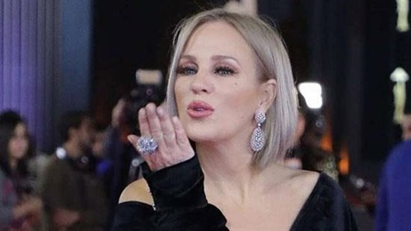 بالبيجامة.. شيرين رضا تشعل السوشيال ميديا بهذه الإطلالة | فيديو