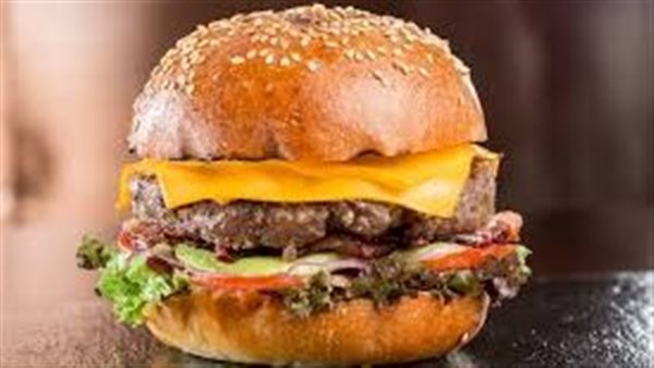 تفاصيل مروعة.. طفل يقـ تل صديقه في مطعم أمام الجميع بسبب قضمة برجر 