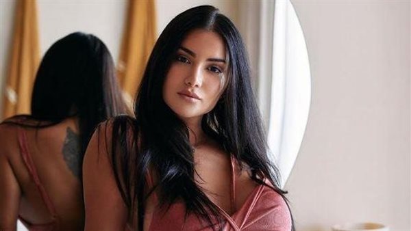 إطلالة أنيقة.. هدى الإتربي تشعل السوشيال ميديا بفستانها | شاهد