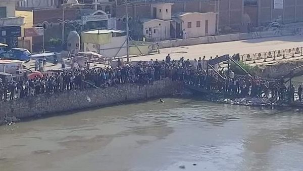 الشيكارة في السنارة.. كيف سخر رواد مواقع التواصل من صراع ترعة البحيرة؟ | شاهد